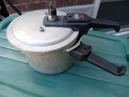 Photo of free pressure cooker small (Lower East Side) #1
