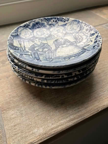 Photo of free 5 small delft plates (Swindon SN25) #1
