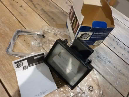 Photo of free 150W Halogen floodlight (Townend FY5) #4