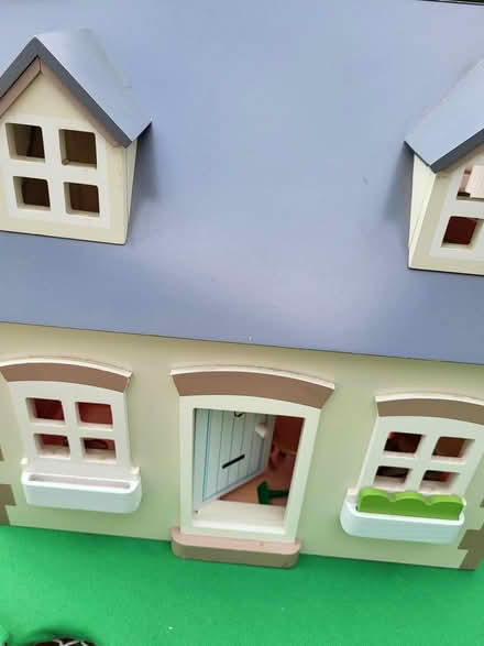 Photo of free Dolls house (GL51) #2
