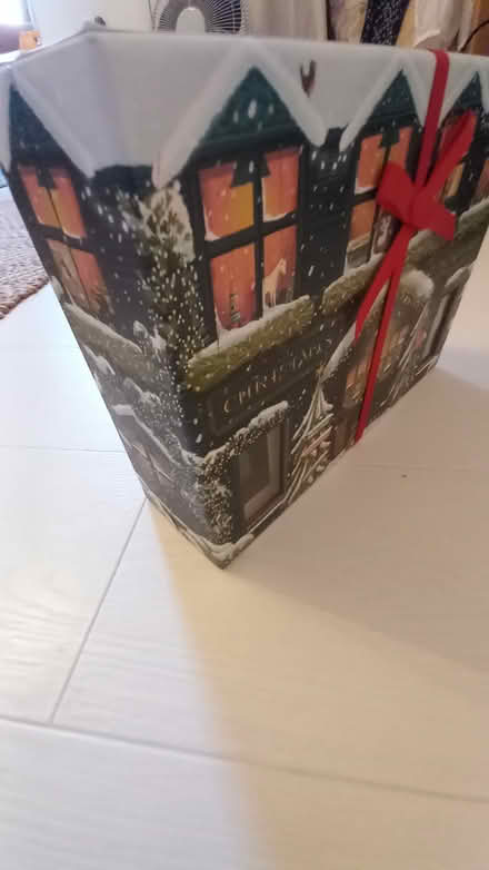 Photo of free Christmas theme gift box (Woodford E18) #3
