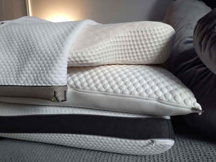 Photo of free Memory foam pillows, VGC hardly used (Little Stoke BS32) #2