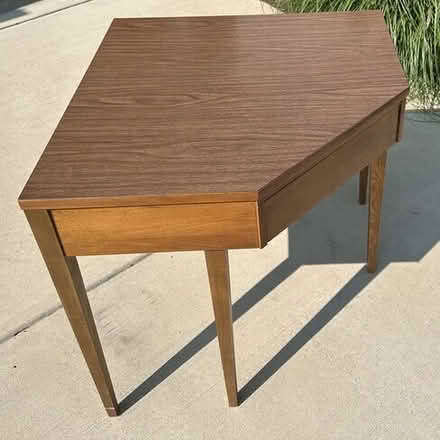 Photo of free corner table/desk 20876 #1