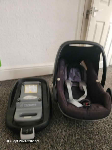 Photo of free car seat Maxi cosi with fix base (M6 6ED) #1