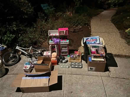 Photo of free Garage sale leftovers (3998 Bibbits Dr. Palo Alto) #3