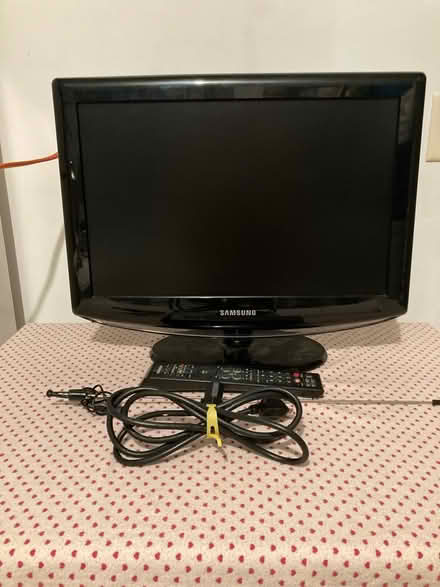 Photo of free Older flat screen TV (Pembroke Pines) #1