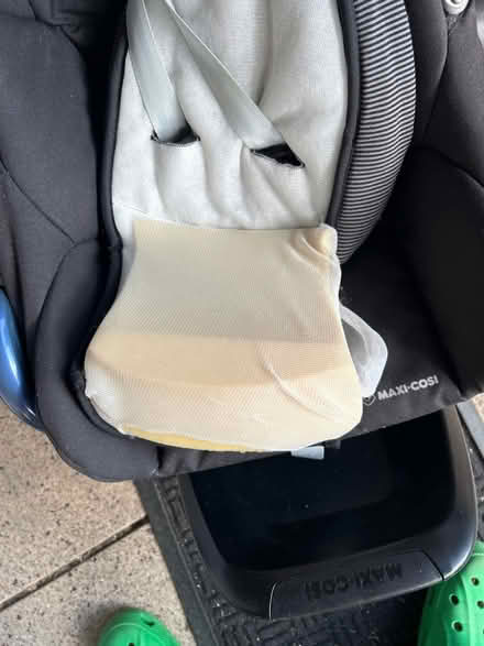 Photo of free Maxi cosí Car sit with base (TW4) #3