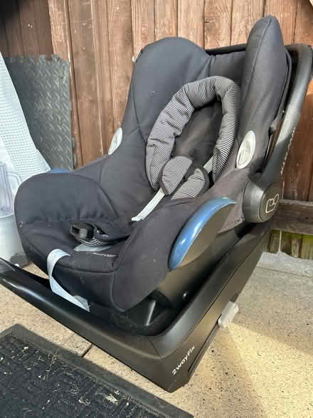 Photo of free Maxi cosí Car sit with base (TW4) #1