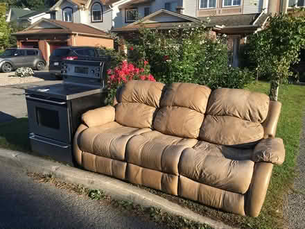 Photo of free Curb alert (Orleans) #1