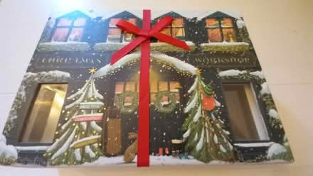 Photo of free Christmas theme gift box (Woodford E18) #1