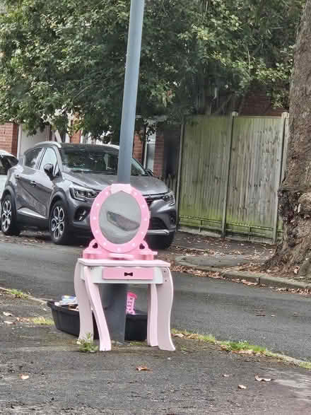 Photo of free Childrens dressing table (CV8) #1
