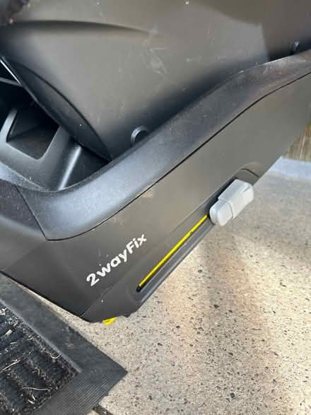 Photo of free Maxi cosí Car sit with base (TW4) #4
