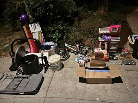 Photo of free Garage sale leftovers (3998 Bibbits Dr. Palo Alto) #4