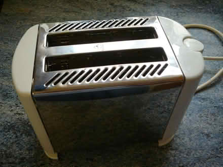 Photo of free electric toaster (Great Moor SK7) #1