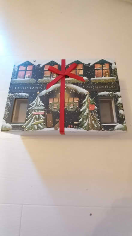 Photo of free Christmas theme gift box (Woodford E18) #4