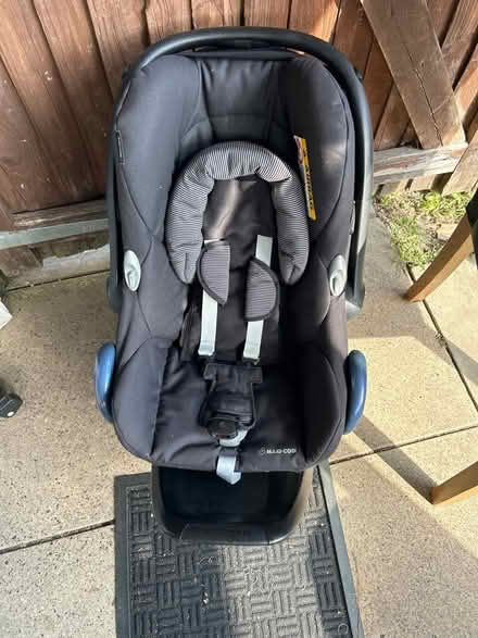 Photo of free Maxi cosí Car sit with base (TW4) #2