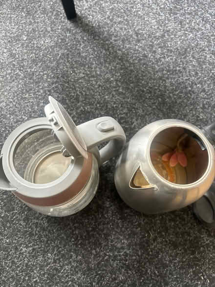Photo of free Kettle x2 (L77DB) #2