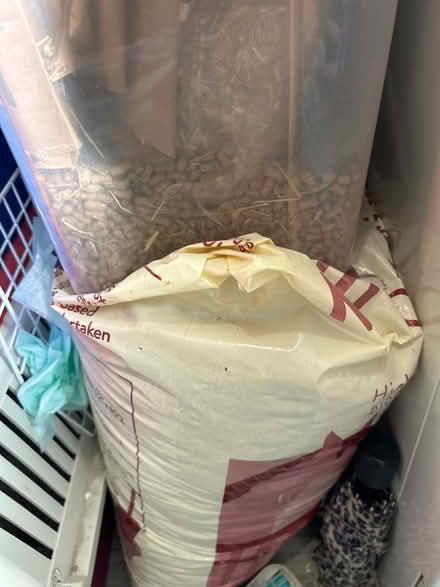Photo of free Rabbit stuff (Chessington KT9) #2