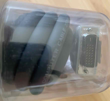 Photo of free DVI to DVI cable (Chalford GL6) #1