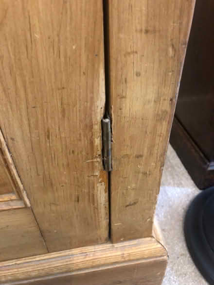 Photo of free Small light oak cupboard. (Charlbury OX7) #4