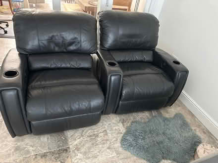 Photo of free Reclining leather sofa chairs (Tw2 6 jt) #1