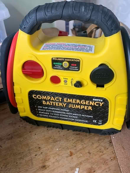 Photo of free 12 volt battery charger (Glasgow G41) #1
