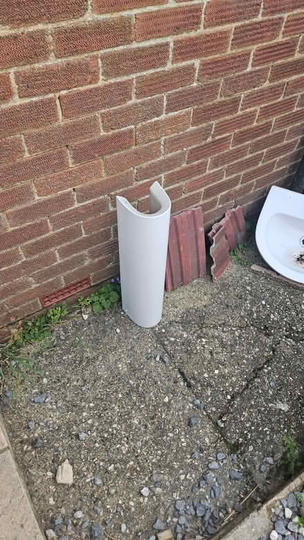 Photo of free Bathroom sink (Hollingbury BN1) #1