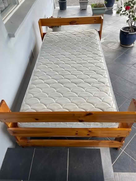 Photo of free Single timber bed (Bundoora) #1