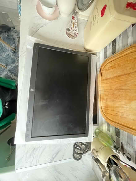Photo of free HP Computer Monitor (EN6 South Mimms) #1