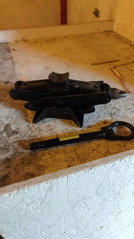 Photo of free Car jack (Emneth) #1