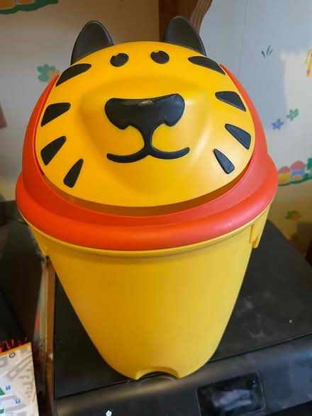 Photo of free Curver lidded lion face bin (South Hounslow off Central Av) #1