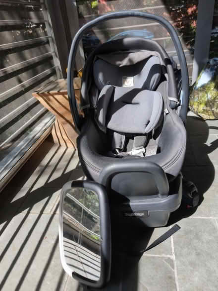 Photo of free Infant car seat (20002) #1