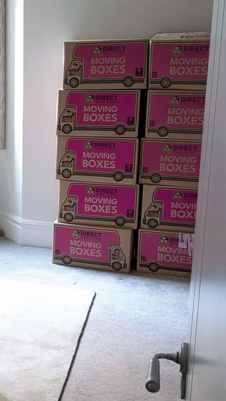 Photo of free moving boxes - Oakwood Court W14 (Kensington W14) #3