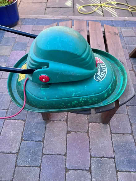 Photo of free Qualcast electric Flymo (Woodville DE11) #1