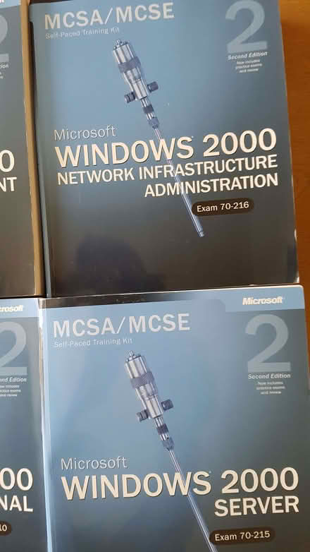 Photo of free Windows Server 2000 MCSA/MCSE study books/discs (AB32) #1
