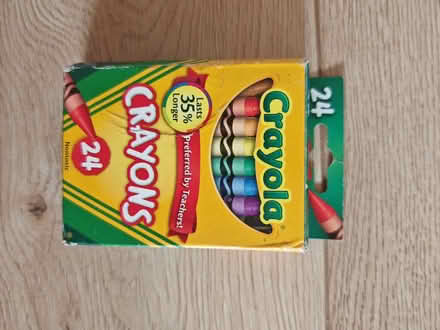 Photo of free Box with crayons (L25) #1