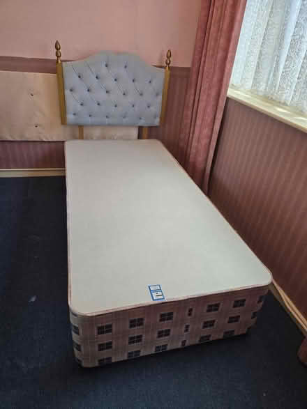 Photo of free 2 single beds no mattress (Flitwick) #2