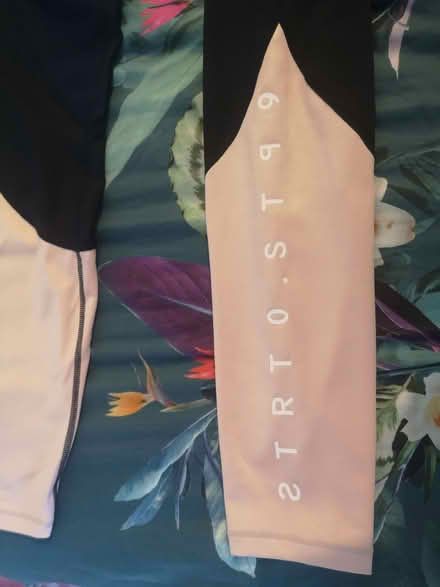 Photo of free Size medium H&m Sport leggings barely worn (New Catton NR3) #3