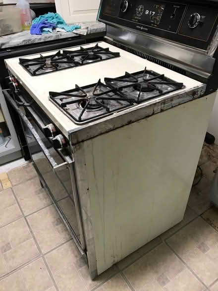Photo of free Gas stove (Fairchild Ave, Hagerstown) #1