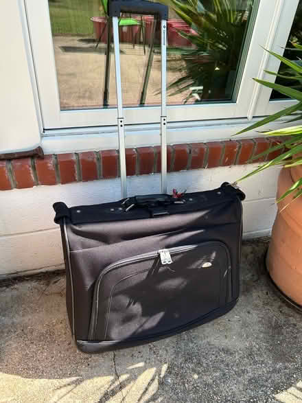 Photo of free Samsonite suit bag (Safeway, LaPlata, MD) #4