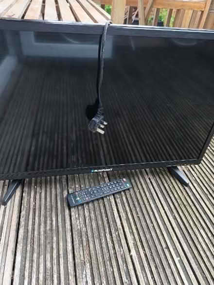 Photo of free Black Screen 32" tv (Ditton) #1