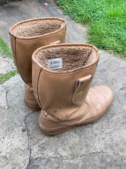 Photo of free Size 7 workboots (Greenbank CW8) #3
