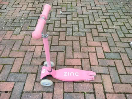 Photo of free Child's 3 wheeled scooter (Trowbridge BA14) #3