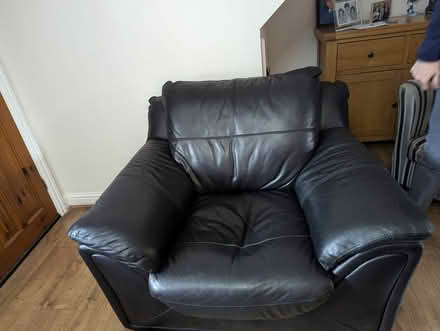 Photo of free 3 piece lounge suite (Barrow-upon-Humber DN19) #1