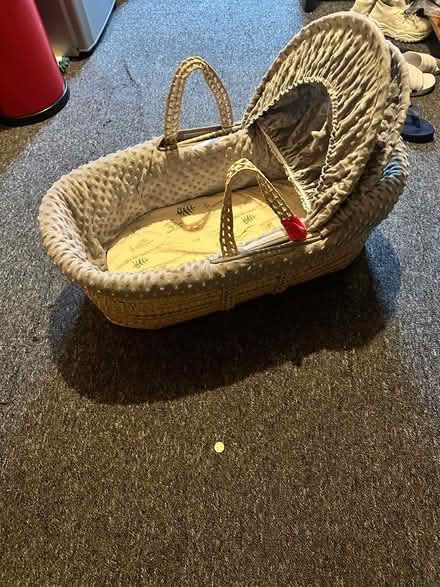 Photo of free Moses basket (LE2 4qd) #3