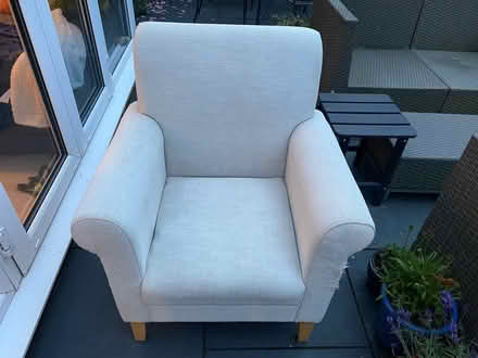 Photo of free Armchair (can deliver) (Southmoor OX13) #1