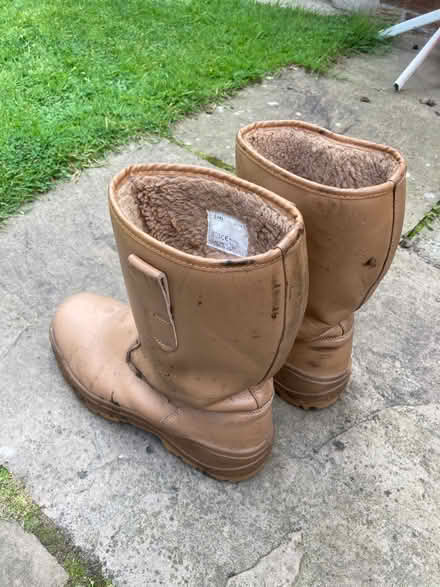 Photo of free Size 7 workboots (Greenbank CW8) #2