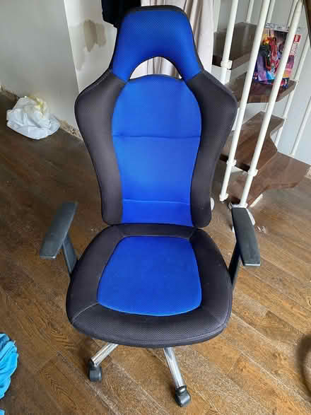 Photo of free Desk / Office Chair (HP5 Chesham) #1