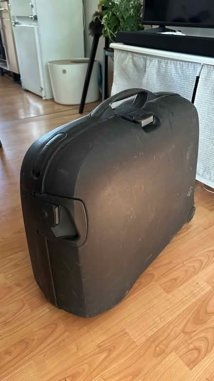 Photo of free Samsonite suitecase hard shell (Stockwell) #1