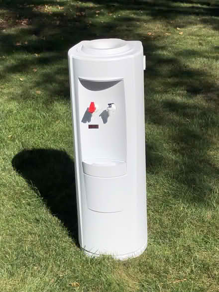 Photo of free bottled water dispenser (Westmont near Cass & Ogden) #1